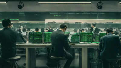 US futures rise, Asian markets slip as Donald Trump delays EU tariff threat to July 1 121404773