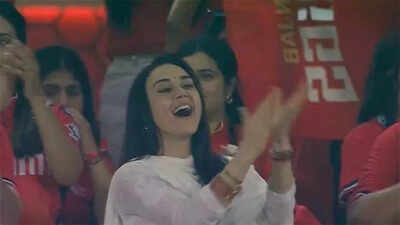 Tears, cheers and a six! Preity Zinta can't hold back emotions as Shreyas Iyer seals Qualifier 1 spot for Punjab Kings - Watch | Cricket News 1 121424071