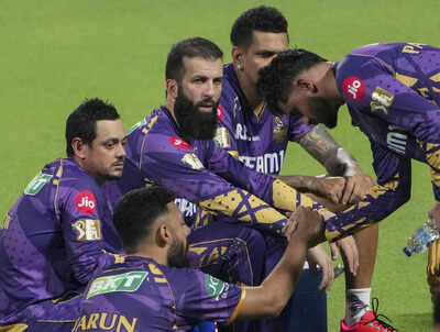 Kolkata KKR cricketers Manish Pandey Varun Chakravarthy Moeen Ali Sunil Nari