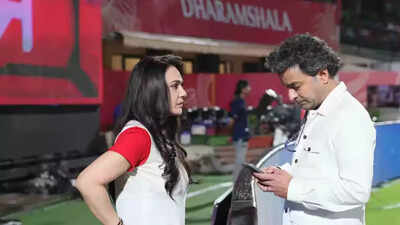 Preity Zinta Dhumanl 1105 I
