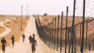 Pakistani Ranger captured by BSF along India-Pakistan border in Rajasthan | India News 1 uttd 11
